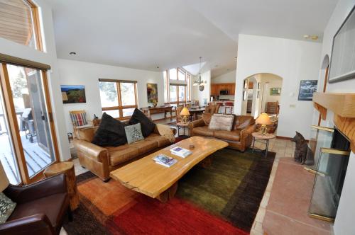 Spacious and Beautiful Home in East Vail - main image