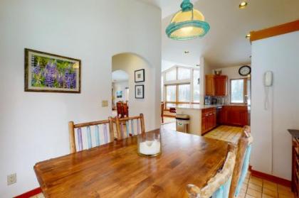 Spacious and Beautiful Home in East Vail - image 5