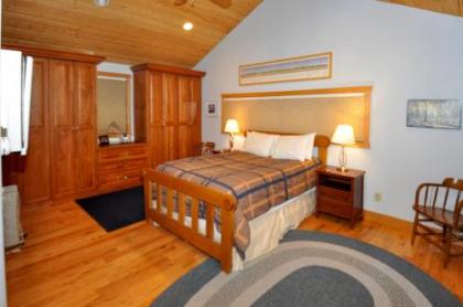 Elegant Creekside Home in East Vail - image 4
