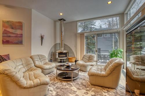 Mountainside Hideaway - image 3