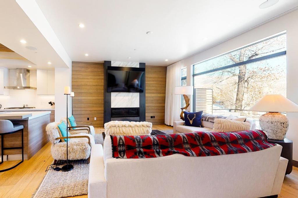 Luxury Ski Living - image 3