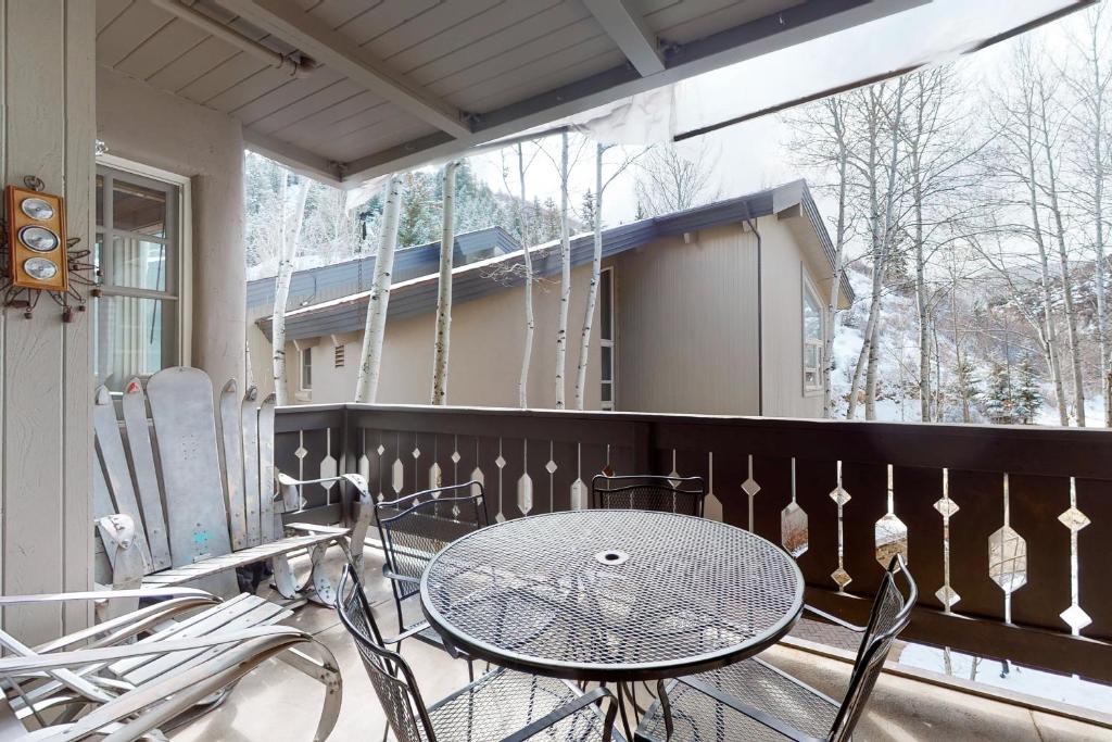Luxury in Arrowhead - image 2
