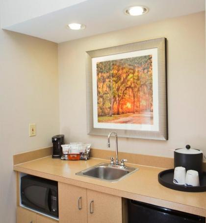 Hampton Inn & Suites Valdosta/Conference Center - image 21