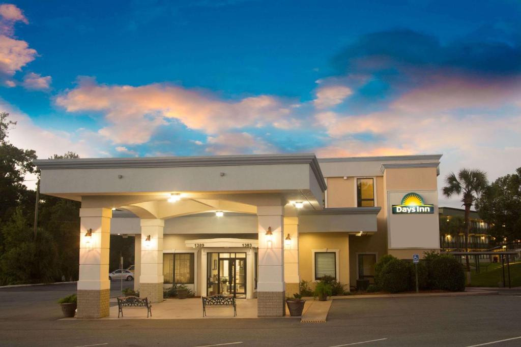 Days Inn by Wyndham Valdosta/Near Valdosta Mall - image 4