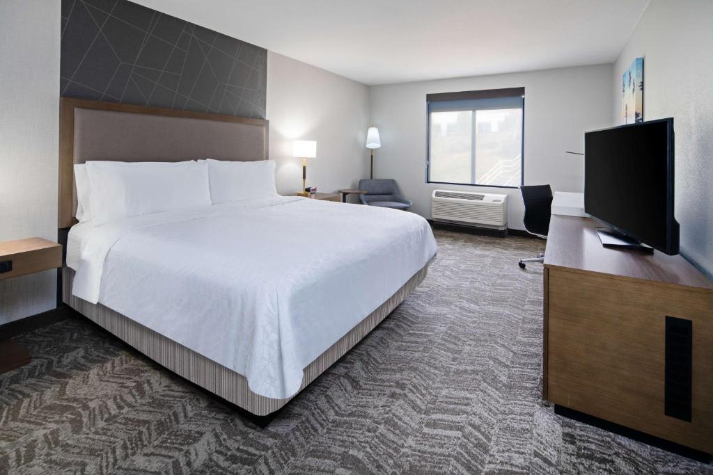 Best Western Valencia/Six Flags Inn & Suites - main image