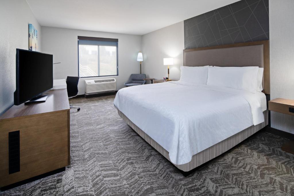 Best Western Valencia/Six Flags Inn & Suites - image 5