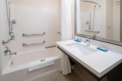Best Western Valencia/Six Flags Inn & Suites - image 8