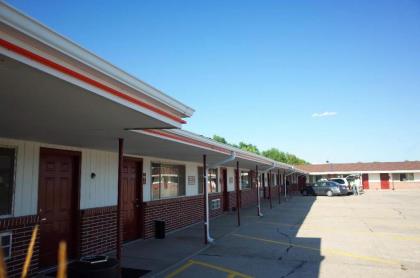 Raine Motel - image 15