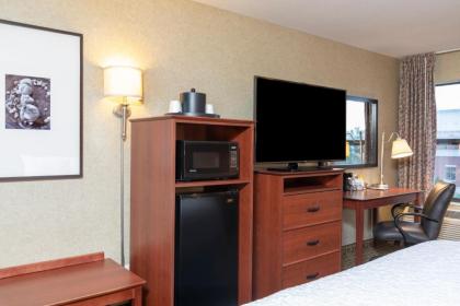 Hampton Inn & Suites Valparaiso - image 2
