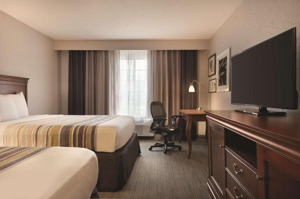 Country Inn & Suites by Radisson Valparaiso IN - image 3