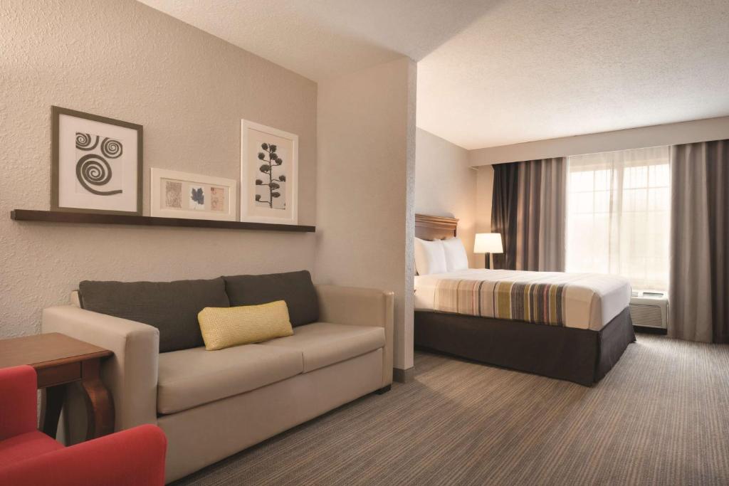 Country Inn & Suites by Radisson Valparaiso IN - image 6