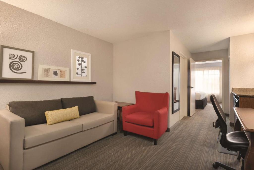 Country Inn & Suites by Radisson Valparaiso IN - image 7