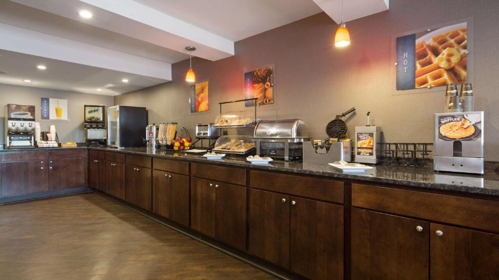 Best Western University Inn at Valparaiso - image 4