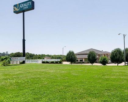 Quality Inn Van Buren - image 10