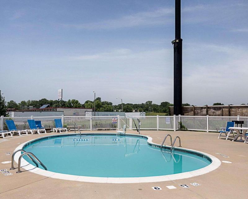 Quality Inn Van Buren - image 7