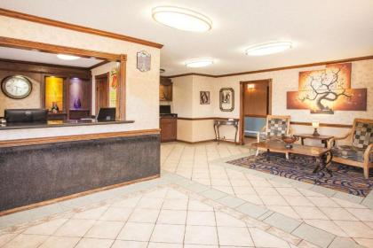 Super 8 by Wyndham Van Buren/Ft. Smith Area - image 8