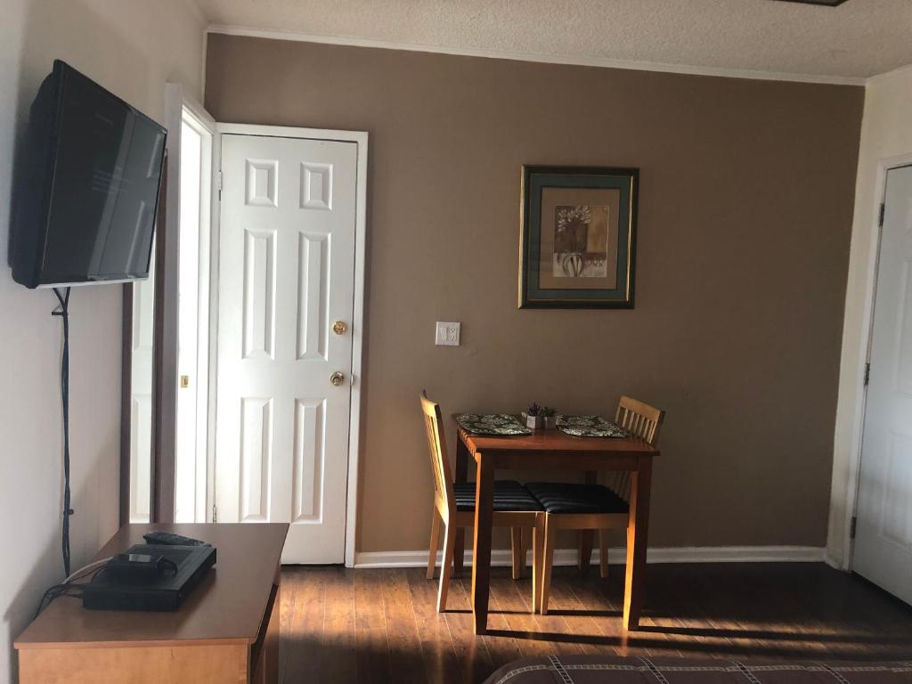 Comfy Studio in LA - image 4