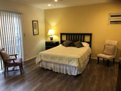 Lovely One Bedroom with a Pool - image 2