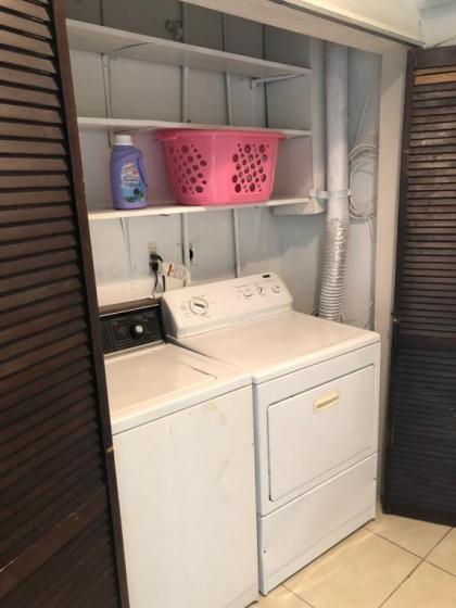 Lovely One Bedroom with a Pool - image 4