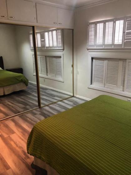 Lovely 2 Bedroom Home With a Pool - image 12