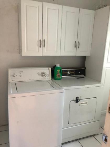 Lovely 2 Bedroom Home With a Pool - image 14