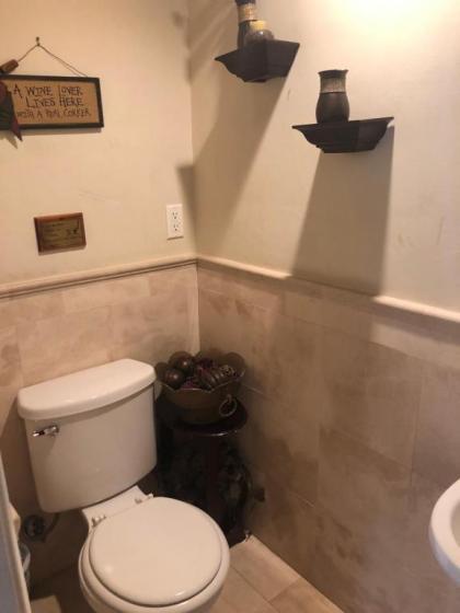Lovely 2 Bedroom Home With a Pool - image 15