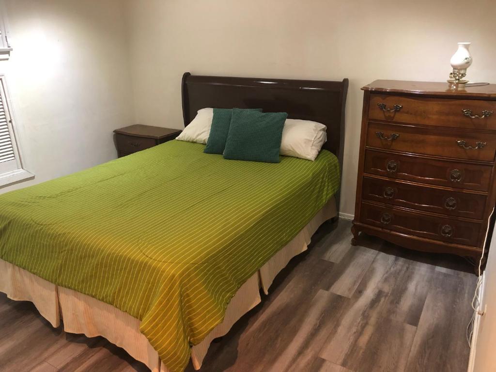 Lovely 2 Bedroom Home With a Pool - image 3
