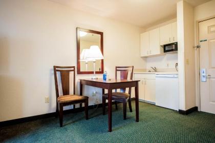 Greystone Inn & Suites - image 15