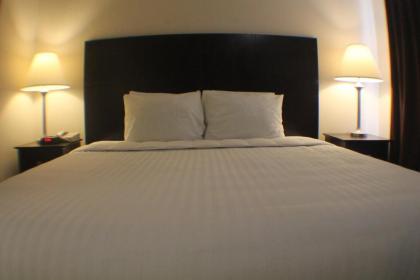 Greystone Inn & Suites - image 2