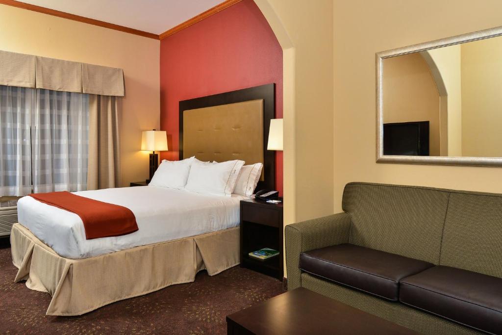 Holiday Inn Express Vancouver North an IHG Hotel - image 2
