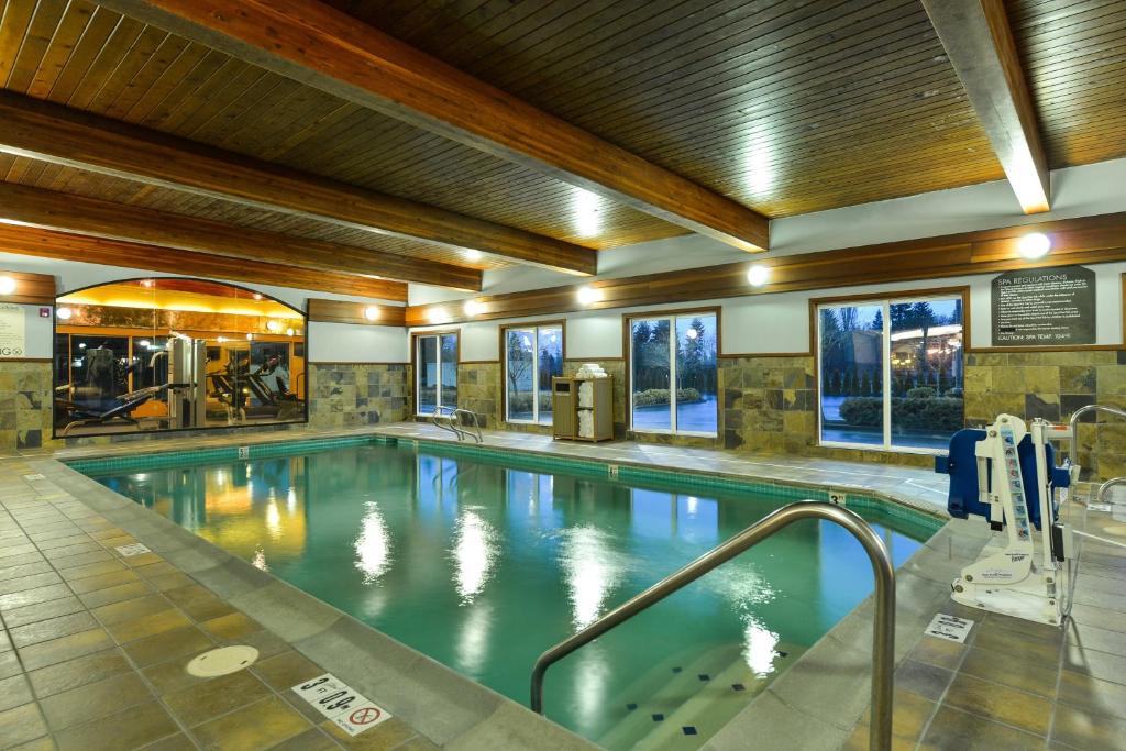 Holiday Inn Express Vancouver North an IHG Hotel - image 3