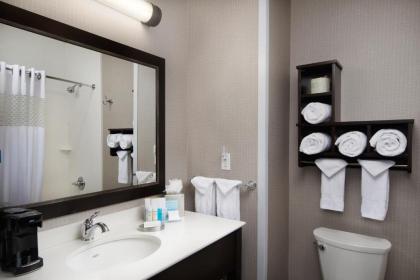 Hampton Inn & Suites Portland/Vancouver - image 11