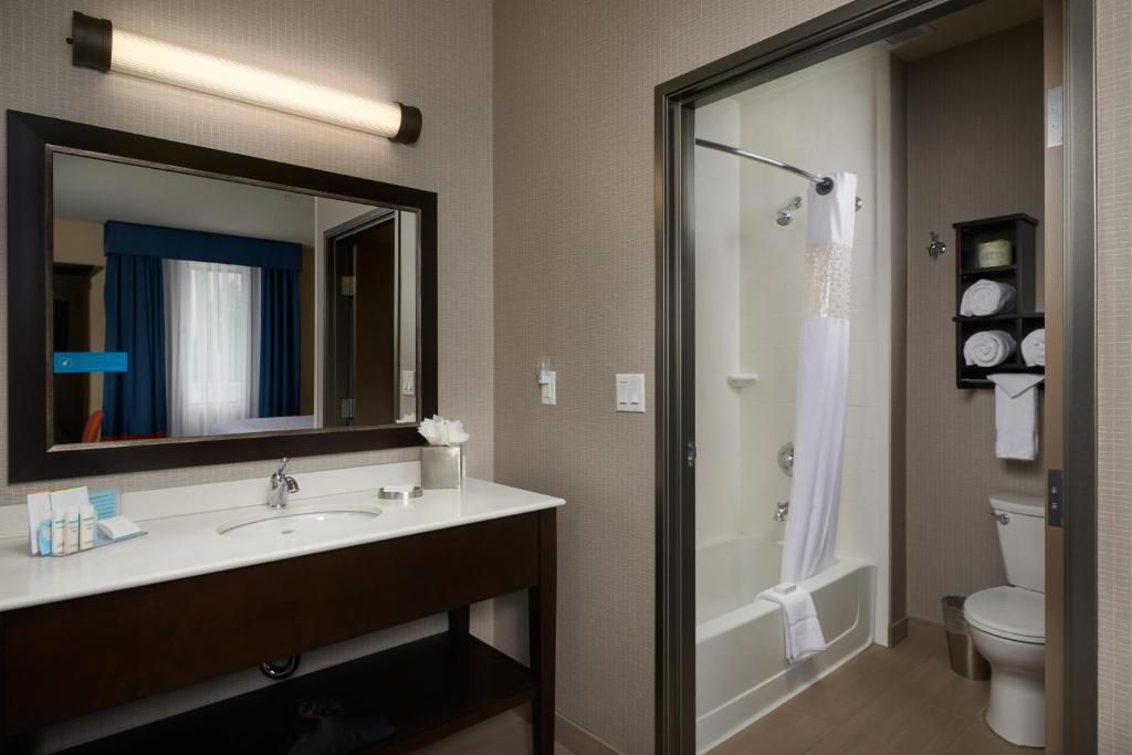 Hampton Inn & Suites Portland/Vancouver - image 2