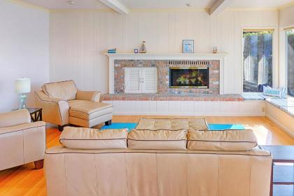 Four Stone Beach House - image 13