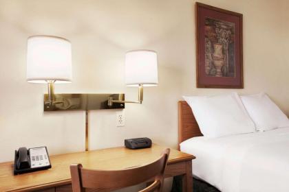 Travelodge by Wyndham Vaughn - image 11