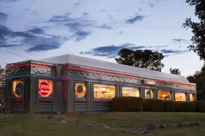 Travelodge by Wyndham Vaughn - image 14