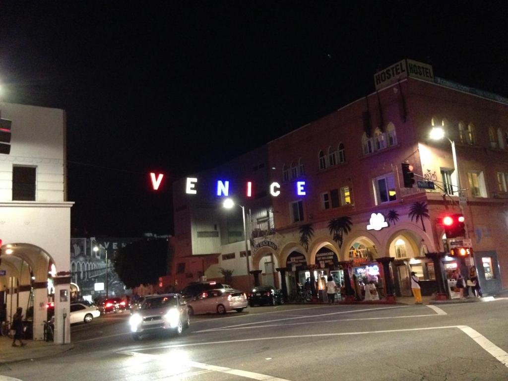 Venice Beach Hostel - image 6