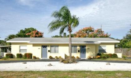 Harbor Duplex 3 Bedrooms Walk to Beach WiFi Sleeps 8 Walk to Beach