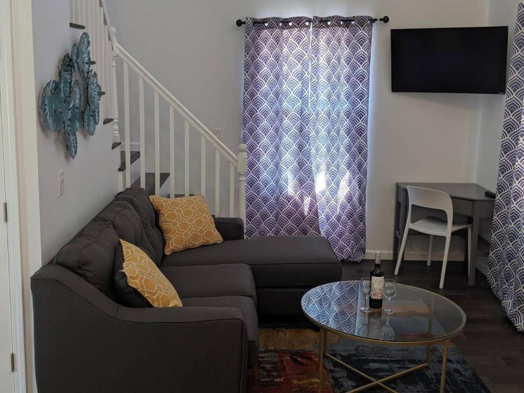 Lux 3 Bd - Perfect & Parking & Massive Patio - image 3