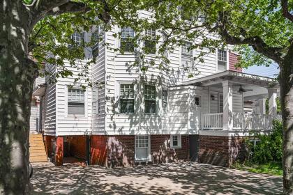 Charming 2BR with Parking 1 Block from Beach