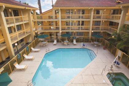 La Quinta Inn by Wyndham Ventura - image 2