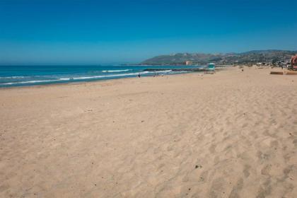 Remodeled Ventura Beach Home with Yard and Fire Pit! - image 3