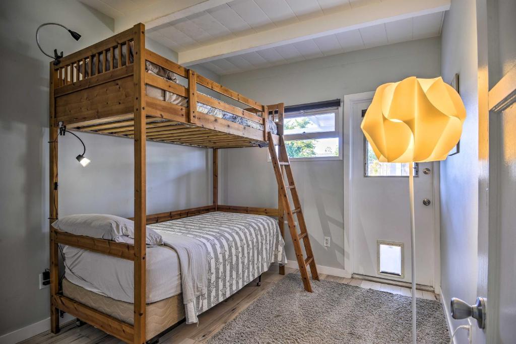 Remodeled Ventura Beach Home with Yard and Fire Pit! - image 4