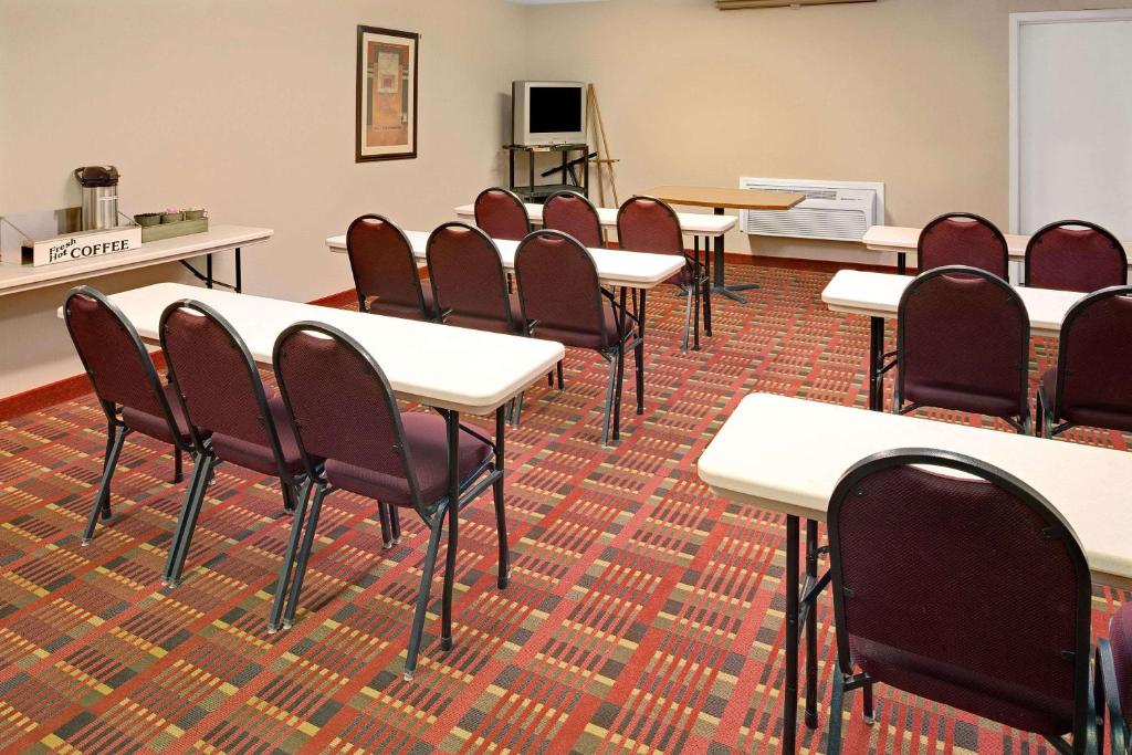 Ramada by Wyndham Spokane Valley - image 6