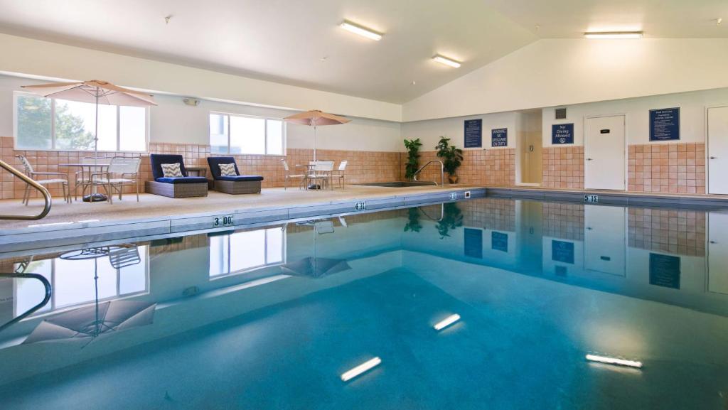 Best Western Vermillion Inn - image 2