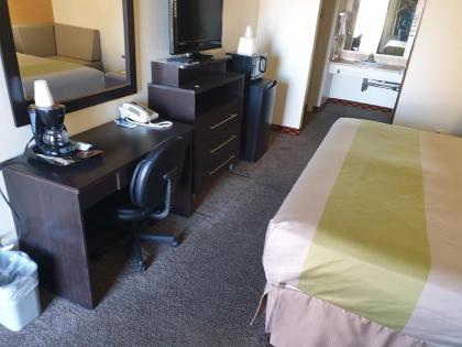 Split Mountain Motel - image 12