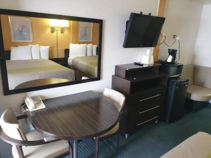 Split Mountain Motel - image 15