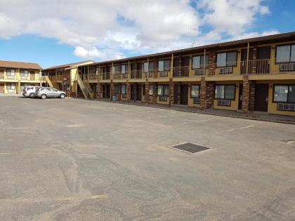 Split Mountain Motel - image 9