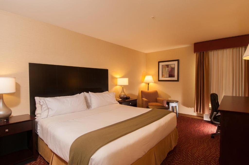 Holiday Inn Express Vernon-Manchester an IHG Hotel - image 3