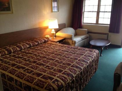 Parkway Inn - image 11